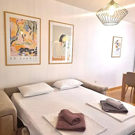 Alma Apartment *
